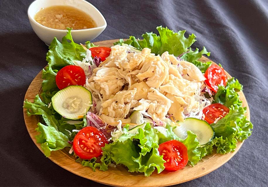 電子レンジを使った　たっぷりレモンのサラダチキン